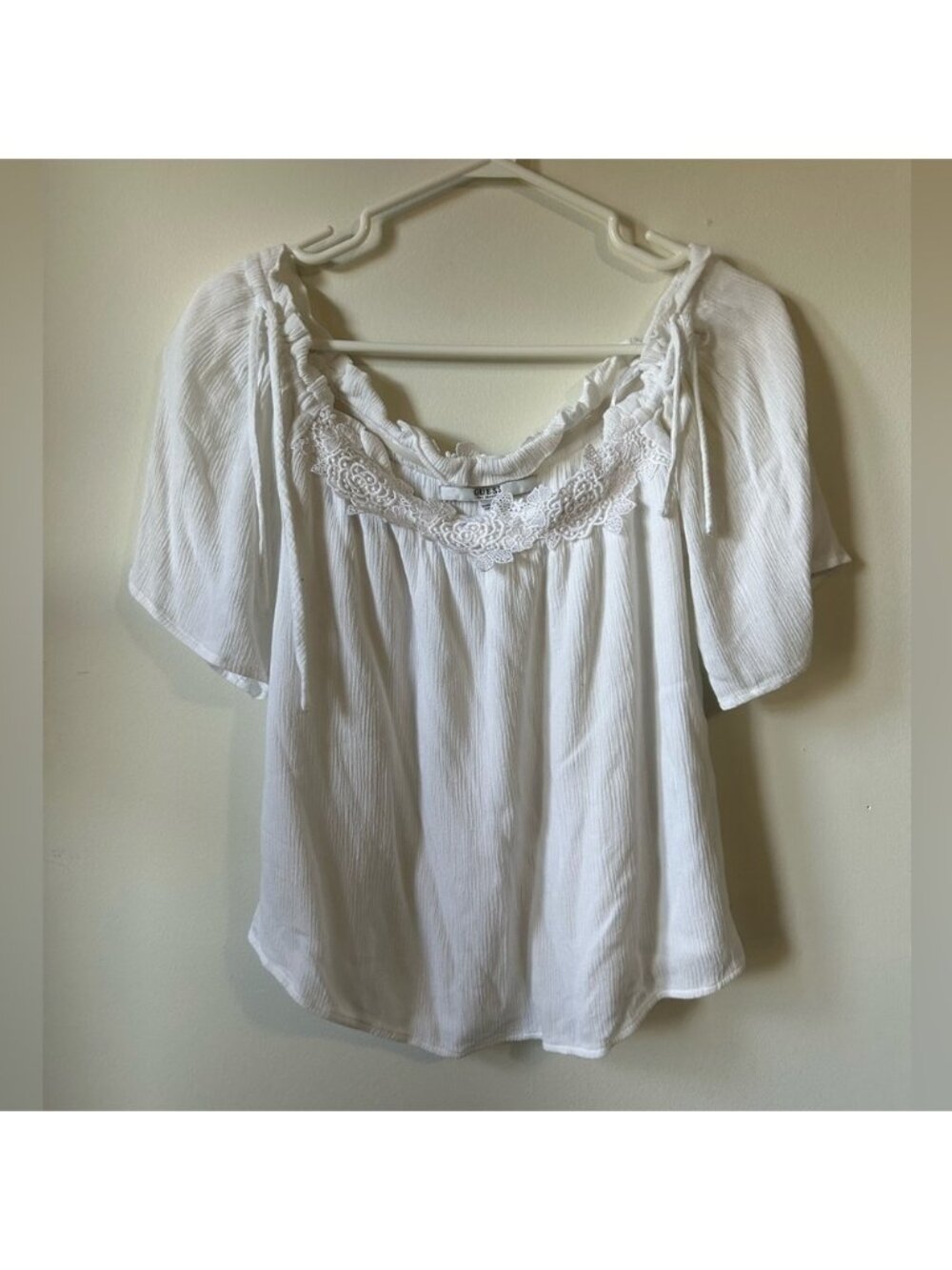 Guess White Off/On The  Shoulder‎ Top